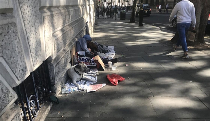 İngiltere de evsizlerin sayısı son bir yılda yüzde 8 artarak 382 bini aştı!