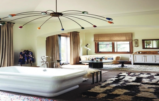 Ayda ve Robbie Williams Beverly Hills’teki evlerinin kapılarını açtı!