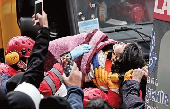 Kartal'da göçük altında kalan yaralılar 19 saat sonra çıkarıldı!