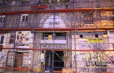 Sinema sanatçıları Emek Sineması'nın inşaatının durdurulmasını istedi!