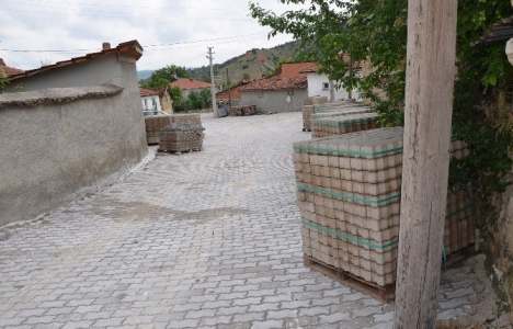 Bozüyük Akpınar Mahallesi'nde yollara parke taşı döşendi!