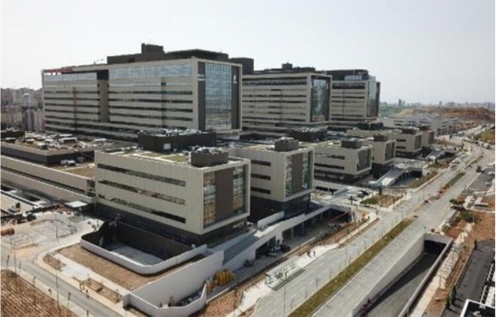 Başakşehir Şehir Hastanesi nin tabelası asıldı! İşte son fotoğraflar!