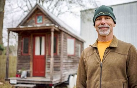 İşte Laura ve Matt çiftinin 11 metrekarelik doğayla içiçe evi!