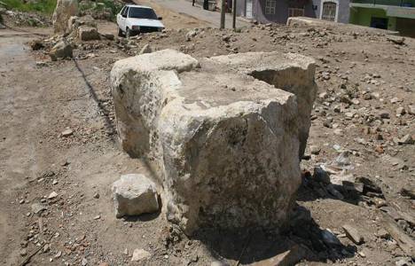 Kadifekale Antik Roma Tiyatrosu’nun sahne duvarları ortaya çıktı!