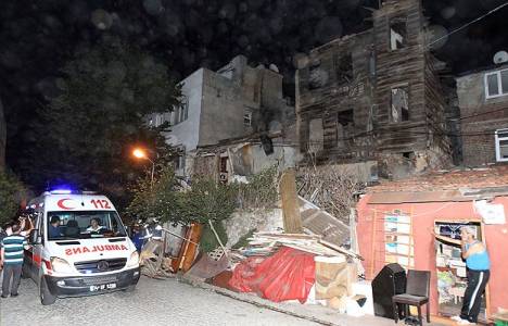 Fatih'te 2 katlı binada çökme meydana geldi!