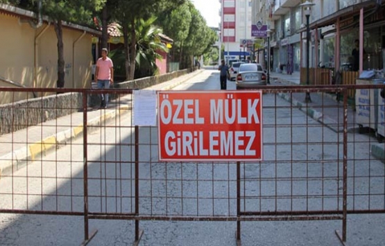 Antalya'da 'tapulu arazim' diyen kişi yolu trafiğe kapattı!