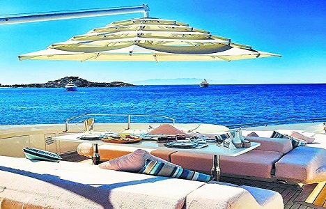 Ahu Orakçıoğlu evinin kapısını All Decor dergisine açtı!