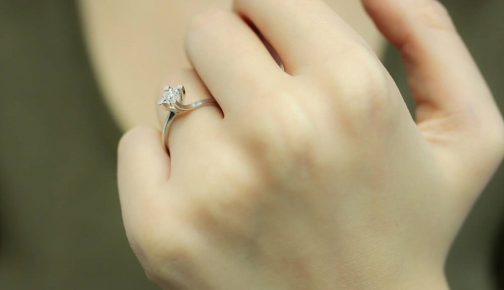 Annenler gününe özel; tektaş, beştaş ve baget pırlanta yüzüklerde yüzde 50 indirim başladı!