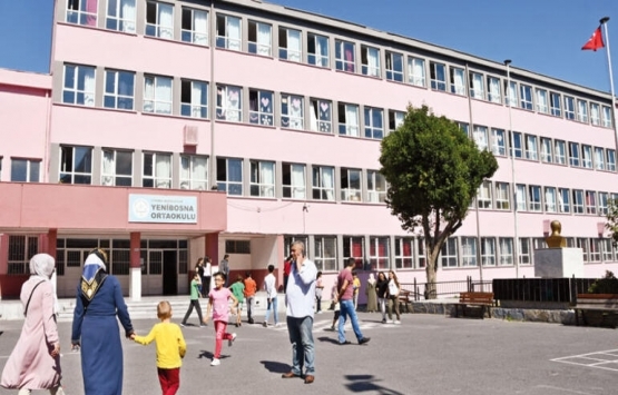 Üsküdar’da 172 yıllık bina sağlam, yeni bina hasarlı!