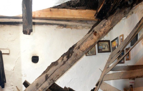 Ardahan'da ev çöktü: Bir ölü, iki yaralı!