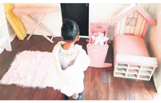 Kylie Jenner ın kızı Stormi ye iki katlı oyun evi hediyesi!