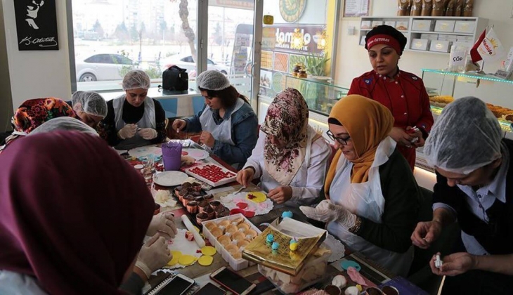 Ev kadınlarına müjdeli haber! Emekli olup 5.500 TL maaş alabilirsiniz!