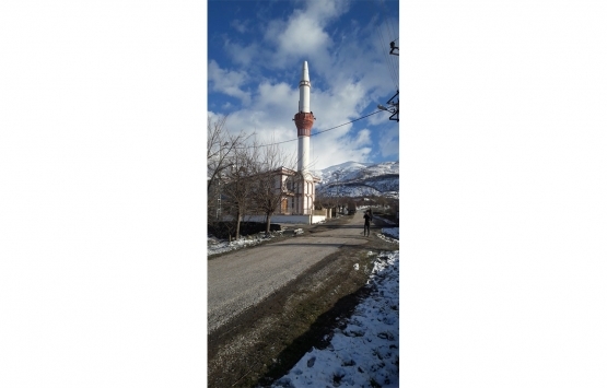 Malatya'da ağır hasarlı caminin minaresi yıkıldı!