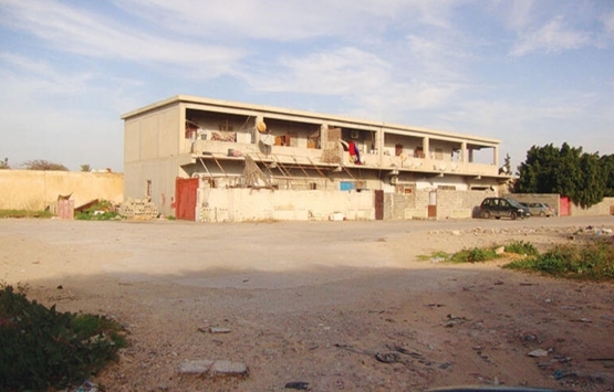 Kaddafi’nin yıkılan sarayı, evsiz barınağı oldu!