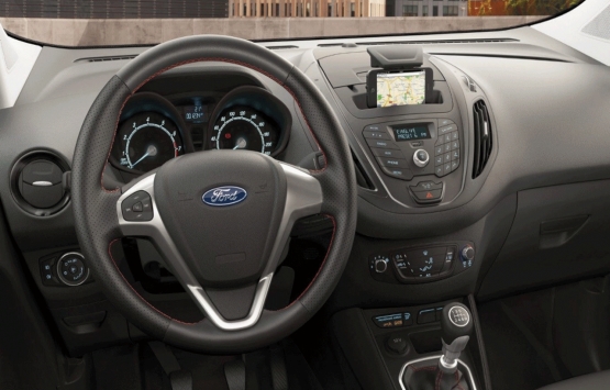 Ford den diğer markaları çılgına çevirecek indirim! Tam 3 bin 400 TL! İşte Tourneo 2022 Mart fiyat listesi...