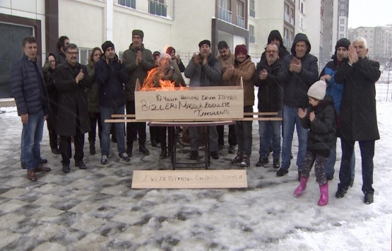 Konut mağdurlarından tabutlu eylem!