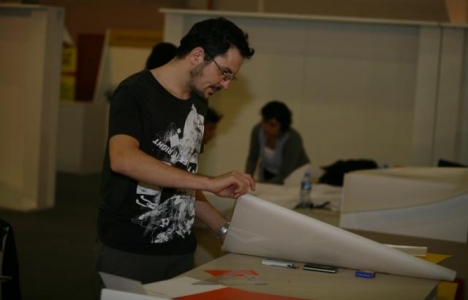 Oral Göktaş kimdir?