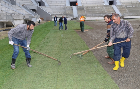Yeni Ordu Stadı nın çimleri seriliyor!