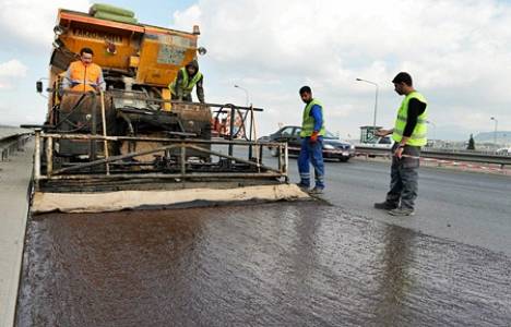 İzmir yollarına kaydırmaz asfalt döşeniyor!