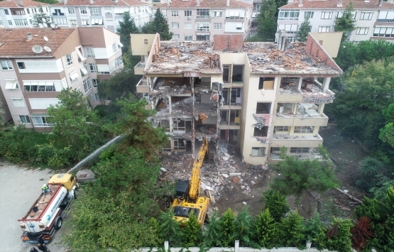 Büyükçekmece de risk taşıyan binalar yıkılıyor!
