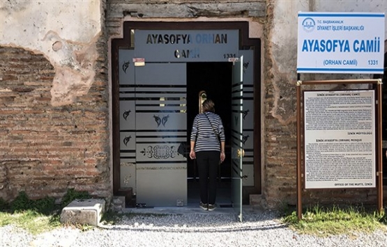 1700 yıllık Ayasofya'ya cam kapı taktılar!