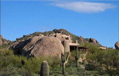 Arizona’daki taş devri evi 4,2 milyon dolara satılıyor!
