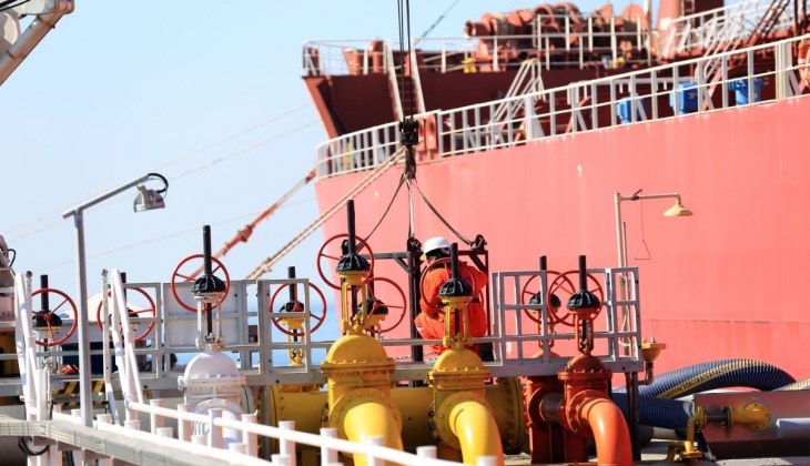 Rusya dan Mersin e gelen ayçiçeği yağında sevkiyat başladı