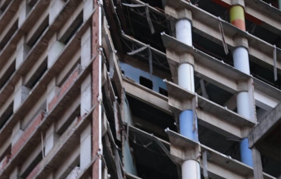 Venezuela’daki 200 metrelik gökdelen eğildi!