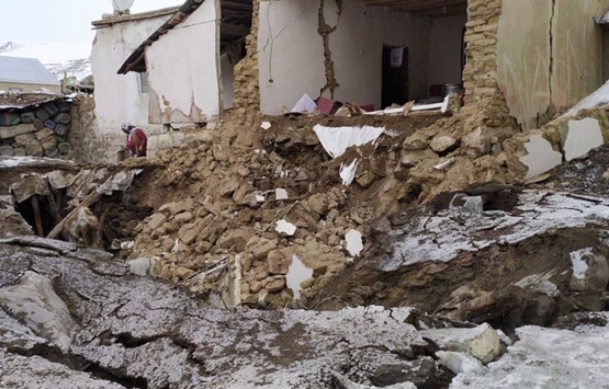 Van daki depremde hasar gören ev sahipleri için kalıcı konut inşaatına başlanmalı!