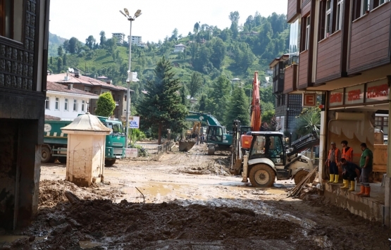 Rize de eğimli arazideki evler tahliye edildi!