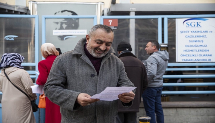 Emekli olmaya hak kazanan EYT’liler dikkat! SGK’dan önemli uyarı geldi!