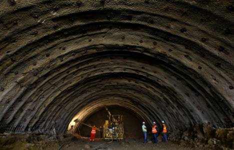 Konak Tünelleri inşaatı durabilir!