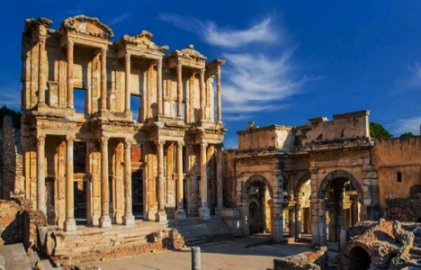 Efes'teki 100 yıllık kazı çalışması durduruldu!