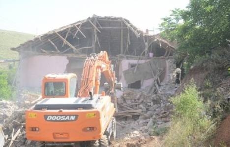 Afyonkarahisar Dinar'da yıkımlar başladı!