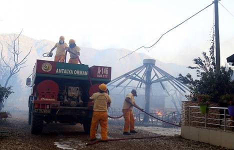Adrasan Mahallesi'ndeki yangın bölgedeki otellere zarar verdi!