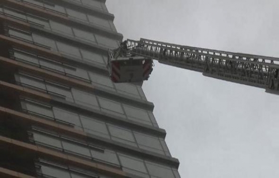 Fikirtepe de 25 katlı binanın inşaatında yangın!