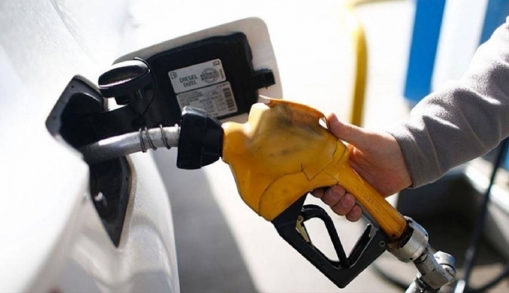 Motorine bu gece yarısından itibaren 1 lira 17 kuruş indirim gelmesi bekleniyor...