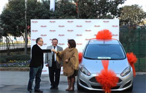 Türkan Olcay, Ağaoğlu İnşaat 'ın anketinden otomobil kazandı!