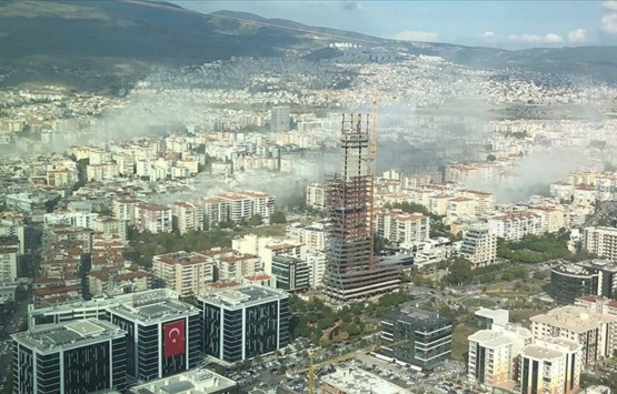 İzmir Narlıdere de depremden hasar gören bina için acil tahliye kararı!