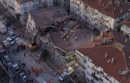 Sivrice'de Dilek Apartmanı ekipler tarafından yıkıldı!