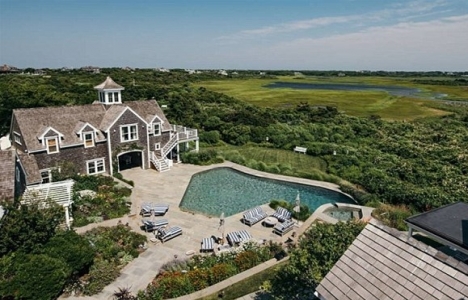 Kourtney Kardashian geceliği 7 bin dolara ev kiraladı!