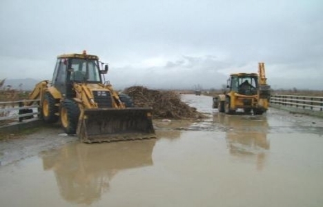Denizli'de yağış ve eriyen karlar dereleri taşırdı