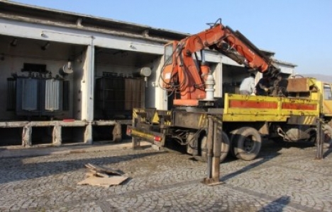 Kocaeli Seka’daki eski trafo binası yıkılıyor!