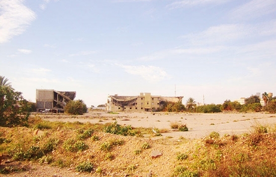 Kaddafi’nin yıkılan sarayı, evsiz barınağı oldu!