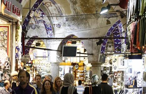 Kapalı Çarşı'da 10 santimetreyi aşan çatlaklar oluştu!