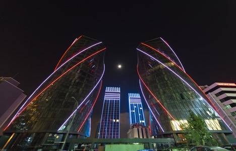 Dap Yapı'nın kuleleri Boğaziçi Köprüsü'nden aldığı ilhamla ışıl ışıl!