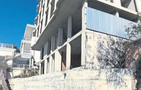 Antalya'da inşaatı 6 yıl önce durdurulan bina yıkım bekliyor!