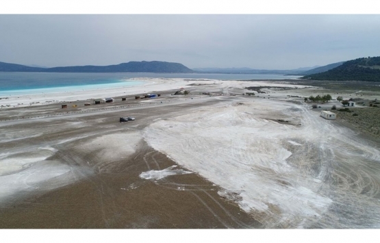 Salda Gölü'ndeki derin çukur havadan görüntülendi! 