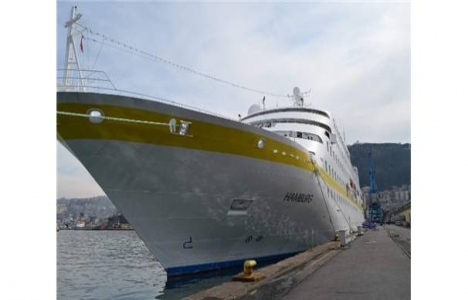 2015'in ilk kruvaziyer gemisi Trabzon Limanı'na demir attı!