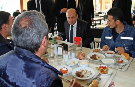 Fikri Işık öğle yemeğini Pakpen işçileri ile yedi!